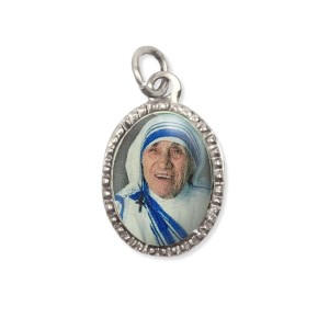 MD103632P10 - Medalha de Alumínio Oval Prata c/ 10un. Madre Teresa de Calcutá - 2x1,3cm