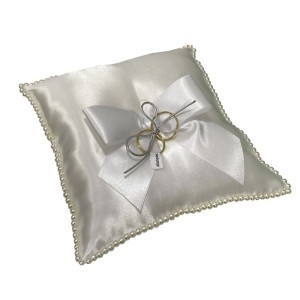 PL07003 - Almofada Daminha Porta Aliança Creme c/ Borda de Pérola - 18x18cm