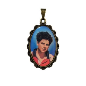 MD128620 - Medalha Beato Carlo Acutis Rendada Ouro Velho - 4,2x2,5cm