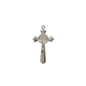 CZ861530 - Cruz São Bento Metal Níquel - 5,1x2,9cm