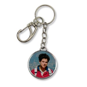 CH1090050 - Chaveiro São Carlo Acutis Duplo Resinado - 12x3,5cm