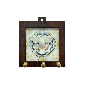 PC380809 - Porta Chaves Divino Espírito Santo MDF Tabaco - 11,5x12,5cm