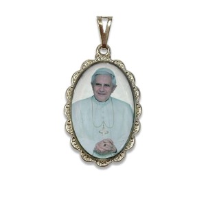 MD128512 - Medalha Papa Bento XVI Rendada Níquel - 4,3x2,7cm
